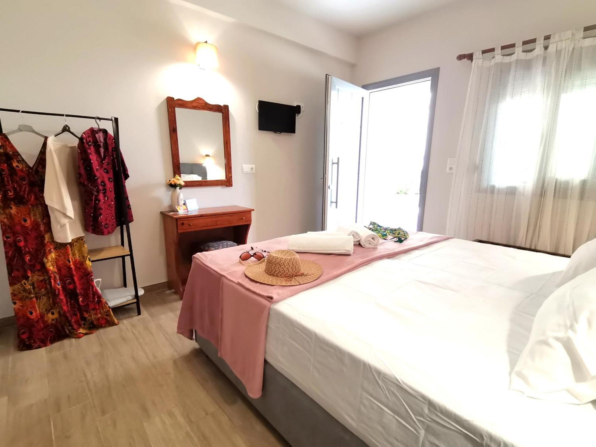 Studios Lia Adults Only -Fully Renovated Chrysi Ammoudia Bagian luar foto